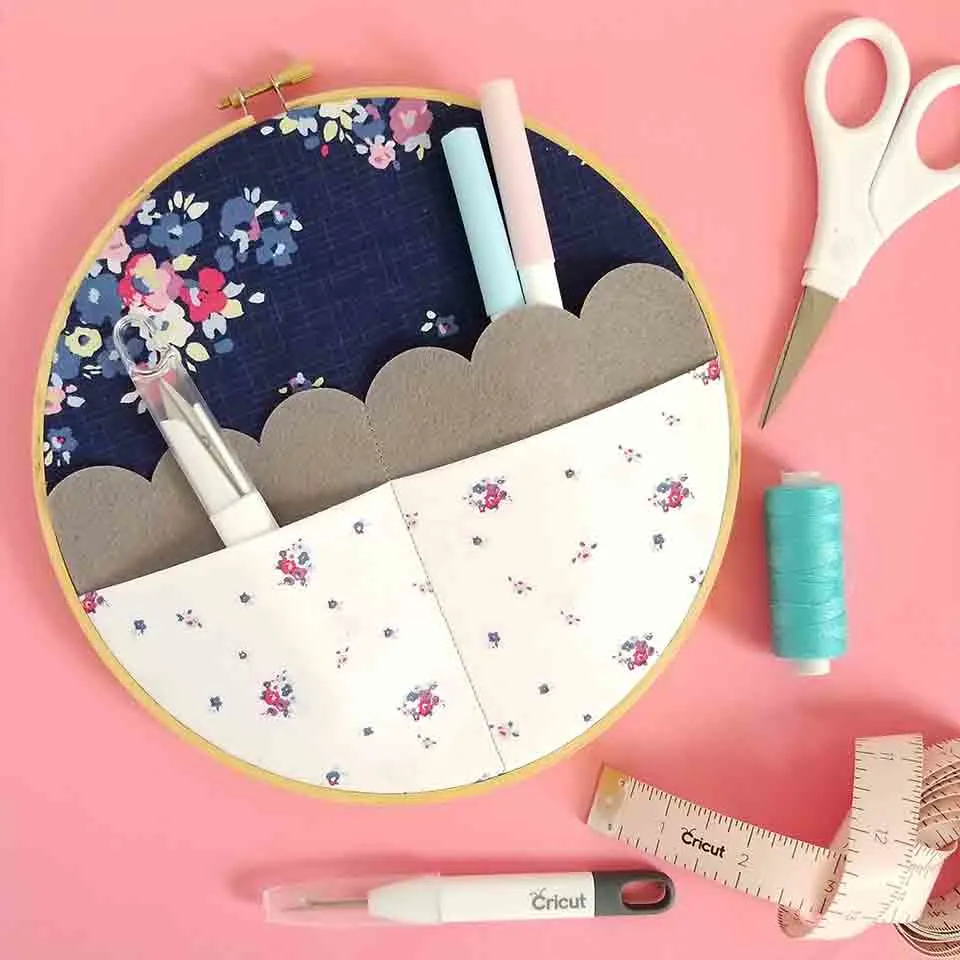 how to make an embroidery hoop organizer