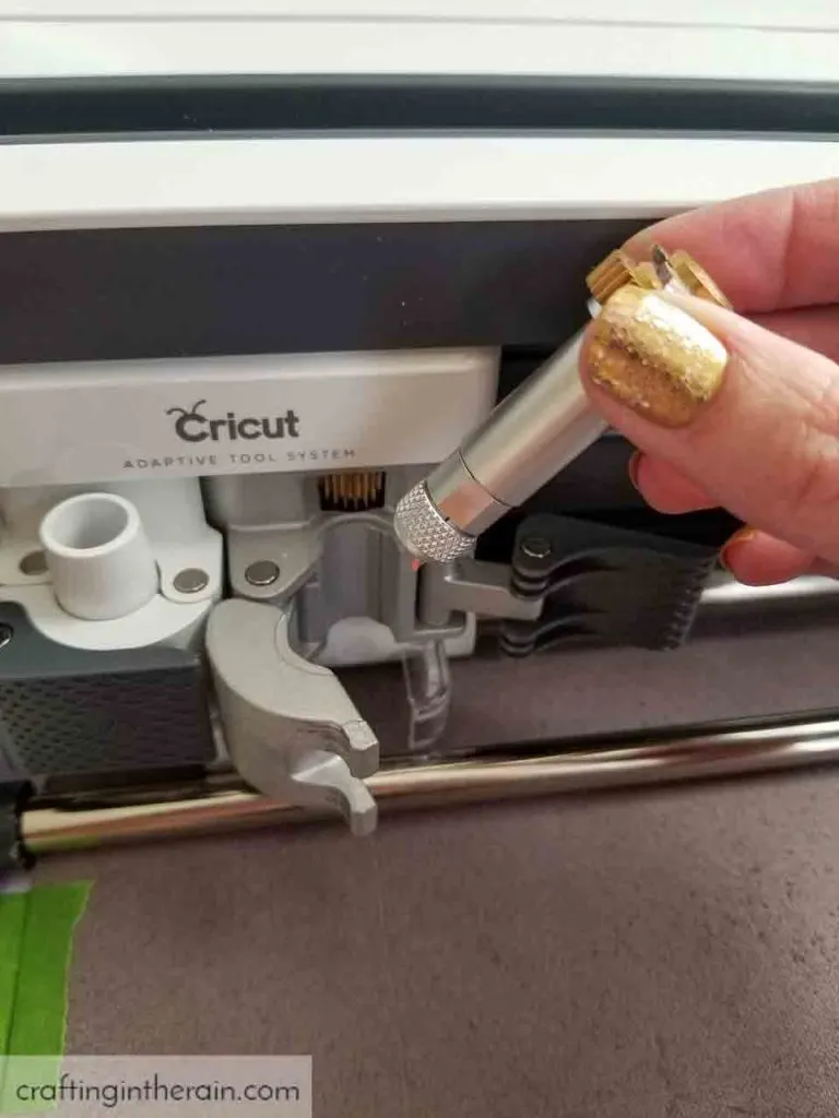 install knife blade in Cricut