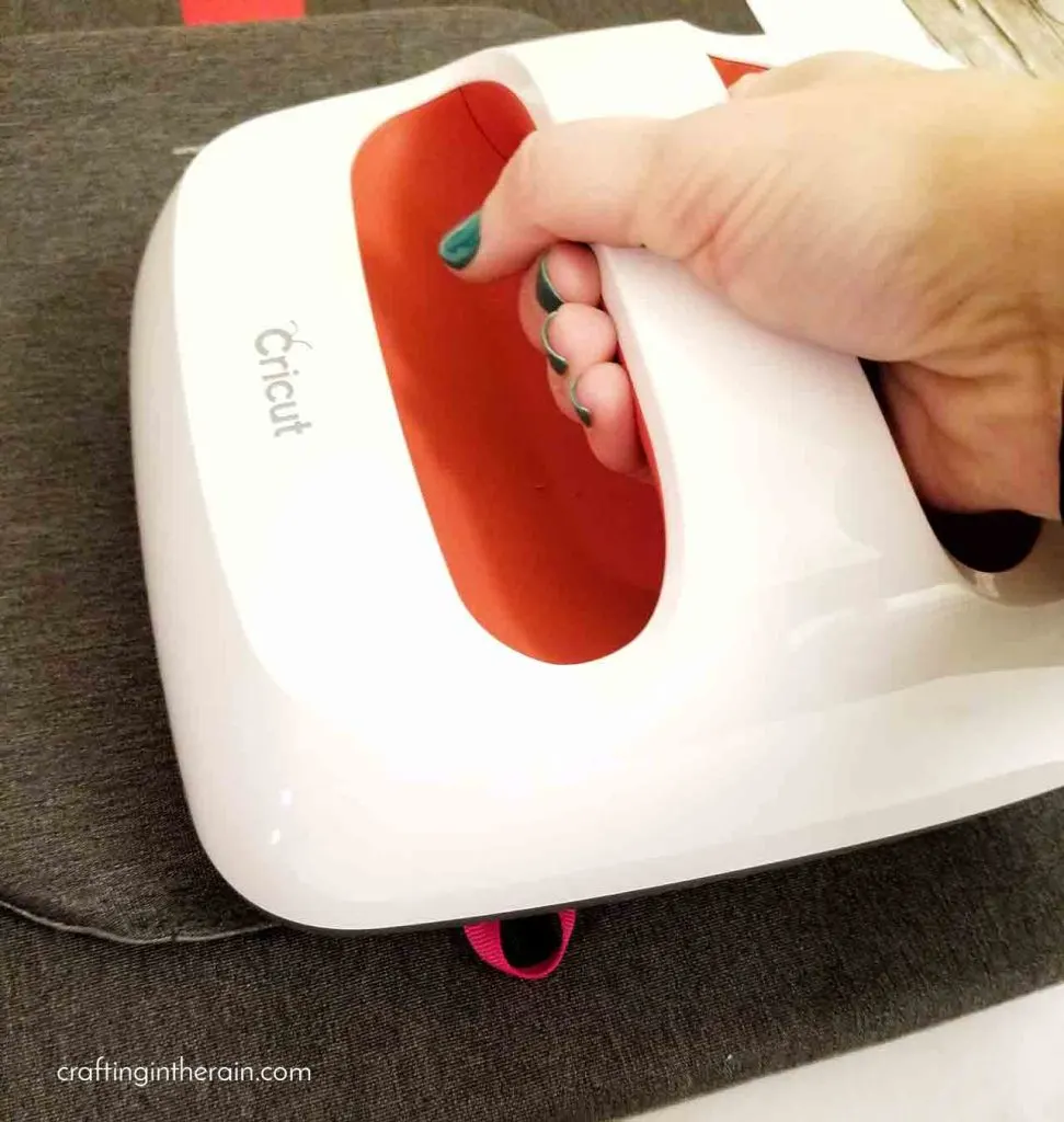 What is the Cricut EasyPress Mini? - Hey, Let's Make Stuff