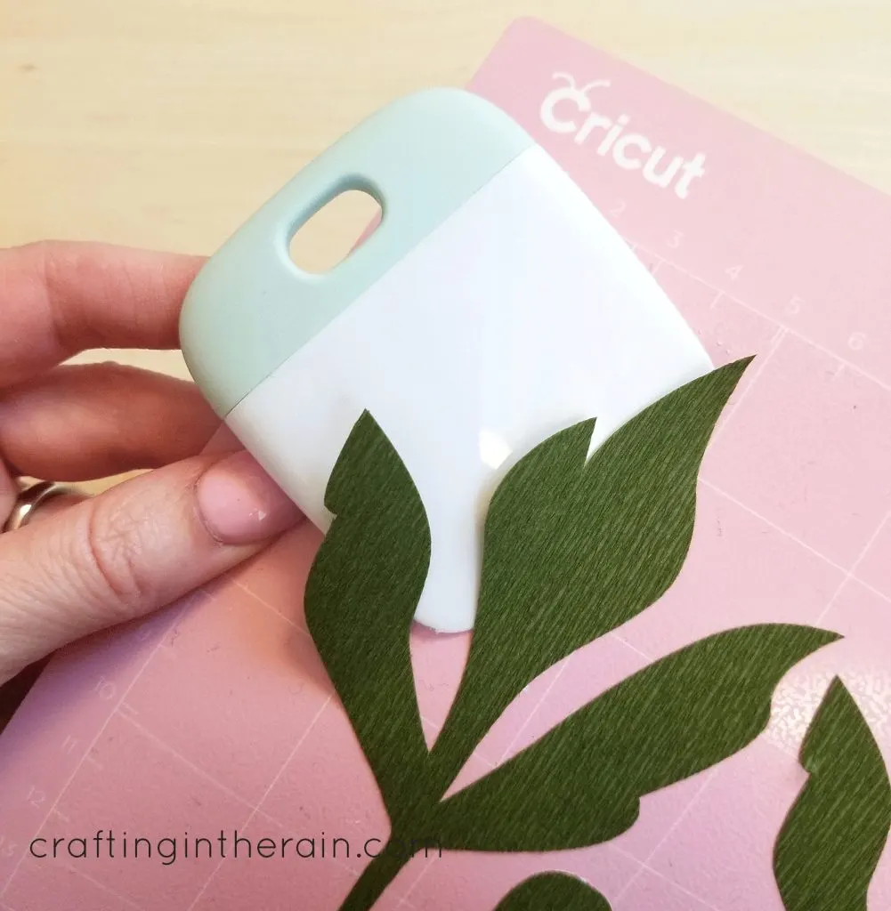 Remove crepe paper from Cricut mat