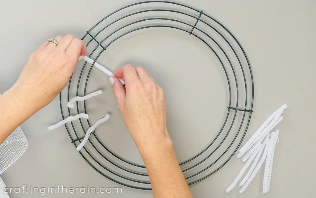 How to attach mesh to wire wreath