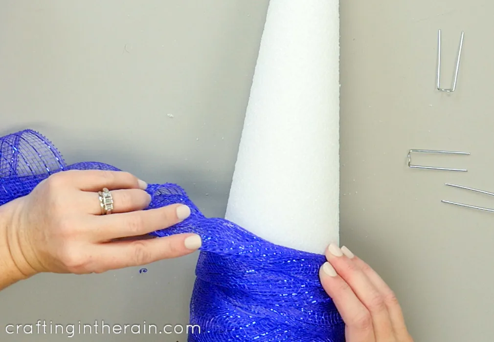 Wrap a cone with deco mesh