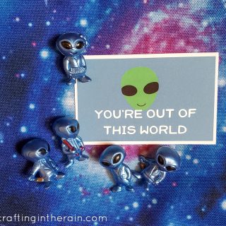 Small toy alien Valentine