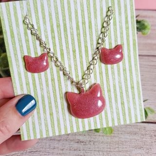 Make jewelry with resin