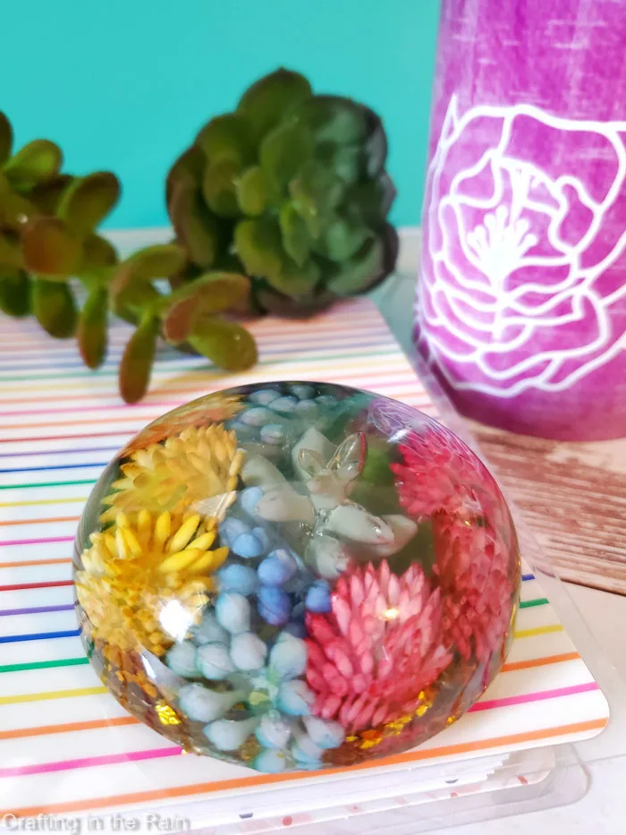 DIY: Clear Casting Resin Paperweights - Resin Crafts Blog