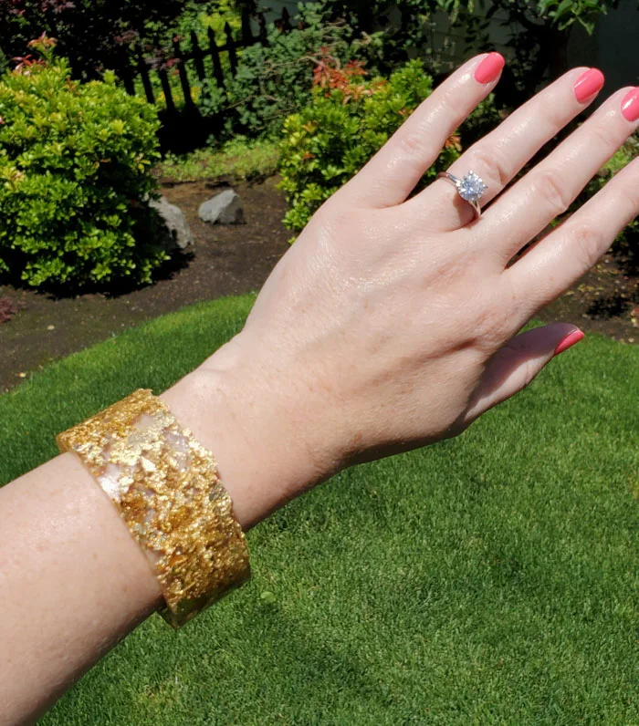 wear glitter cuff