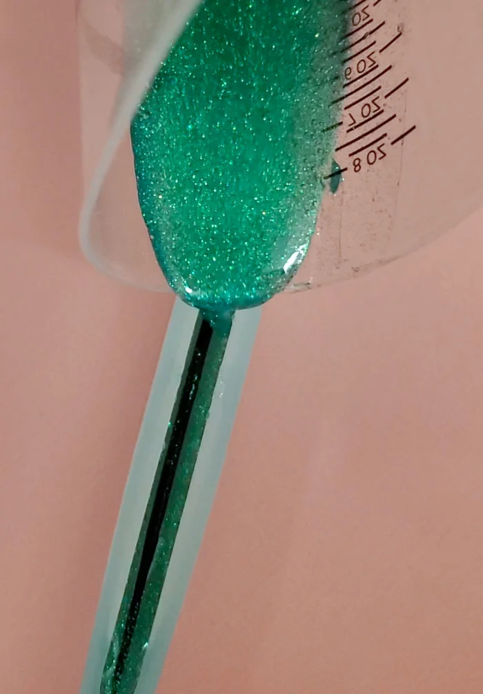 green-glitter-resin-pen