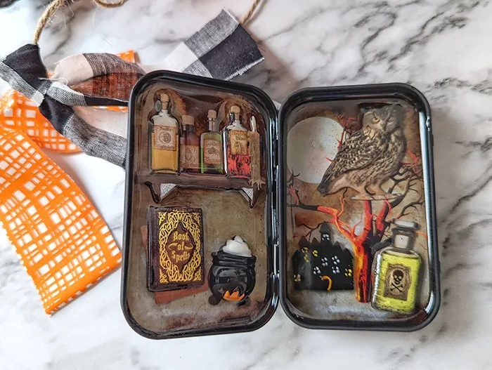 epoxy-altoid-tin-halloween