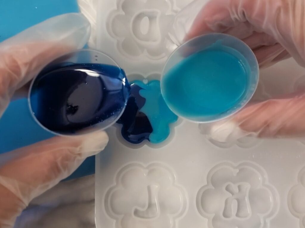 Swirl resin colors